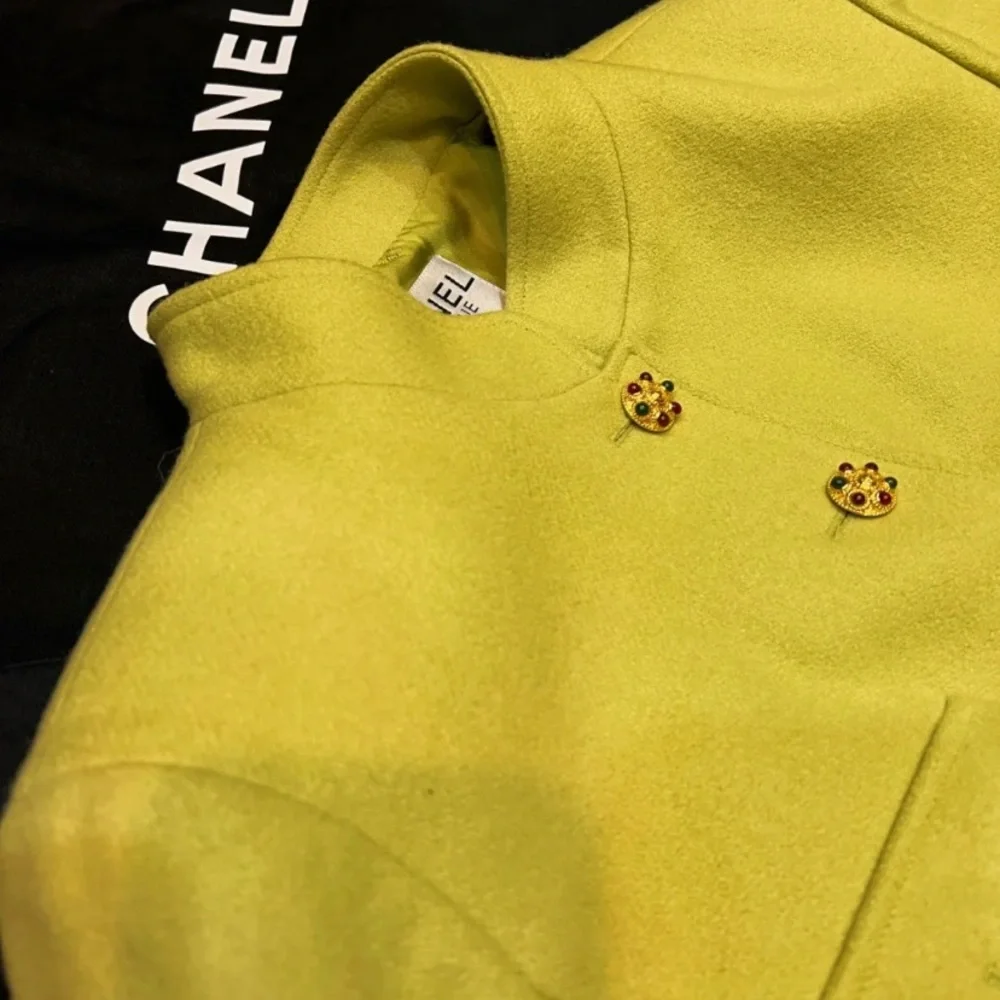 Chanel jacket - Picture 3 of 6